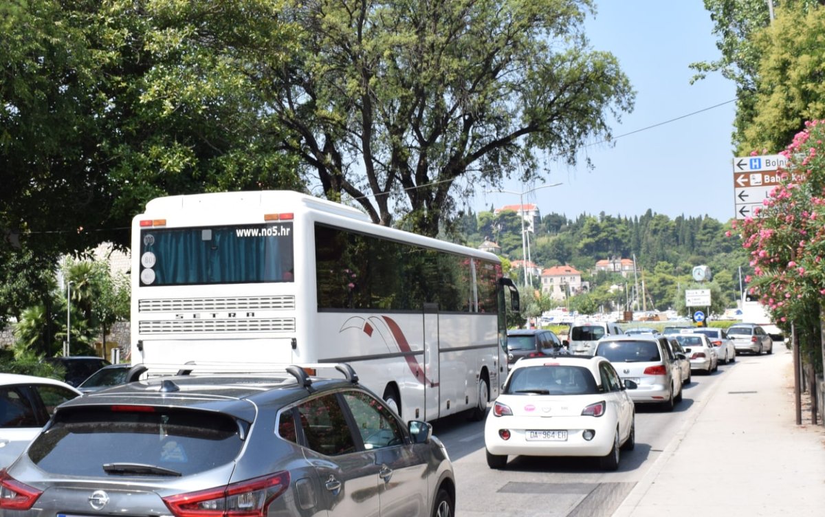 Gradonačelnik Franković: Rješenje prometnih gužvi leži u zabranama i izgradnji parkinga na rubnim dijelovima grada