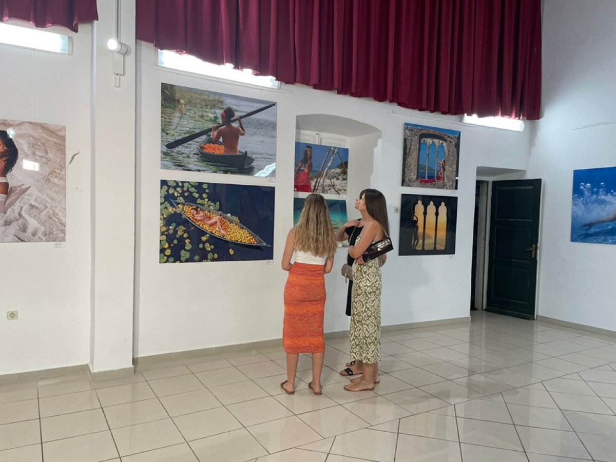 Izložba Sea&amp;Sirens fotografa Wima Westfielda otvorena u Kneževom dvoru u Stonu