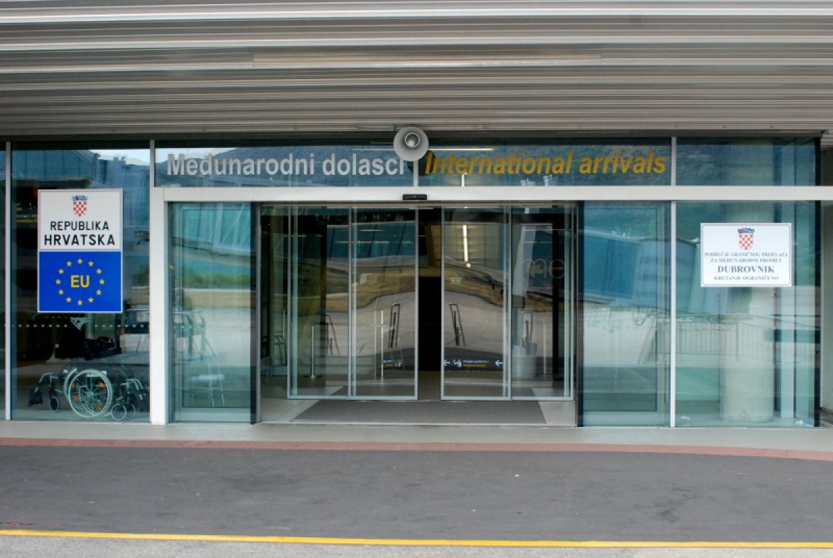 Pale s pokretnih skalina: U ZL Dubrovnik ozlijeđene četiri Francuskinje