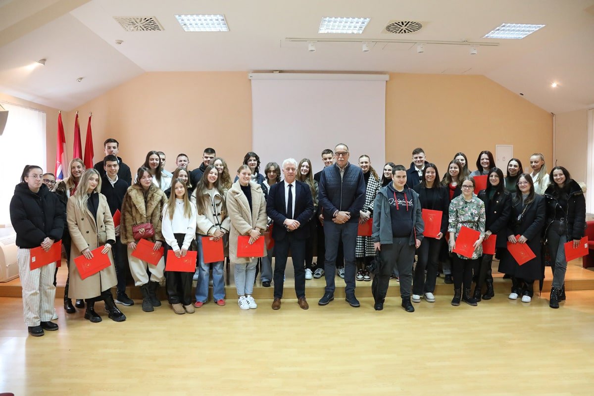 NARDELLI POTPISAO UGOVORE SA STIPENDISTIMA