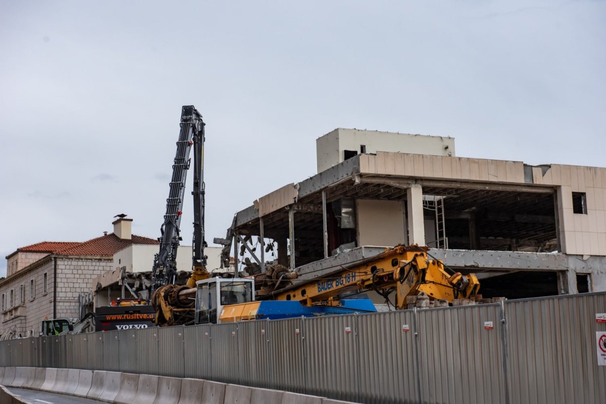 VIKTORIJA KNEŽEVIĆ: DISCIPLINIRAJMO GRAĐEVINSKE INVESTITORE ODUZIMANJEM JAVNE POVRŠINE, BEZ NJE NE MOGU GRADITI