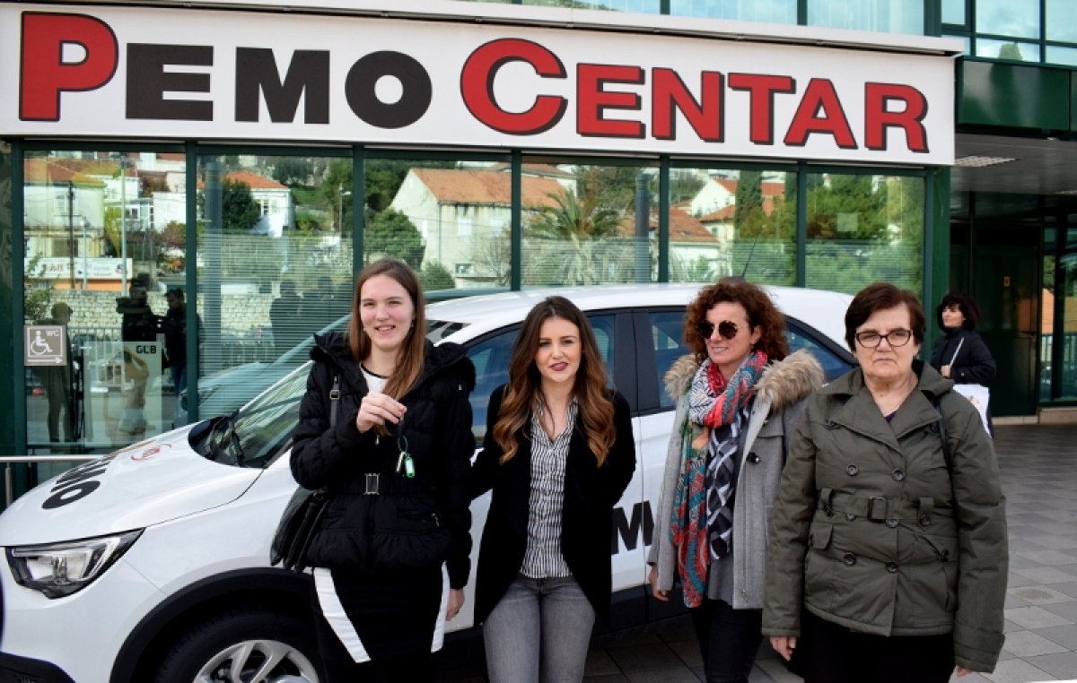 Pemova trilogija: Ljubica Siček osvojeni automobil poklonila kćerki Dragici