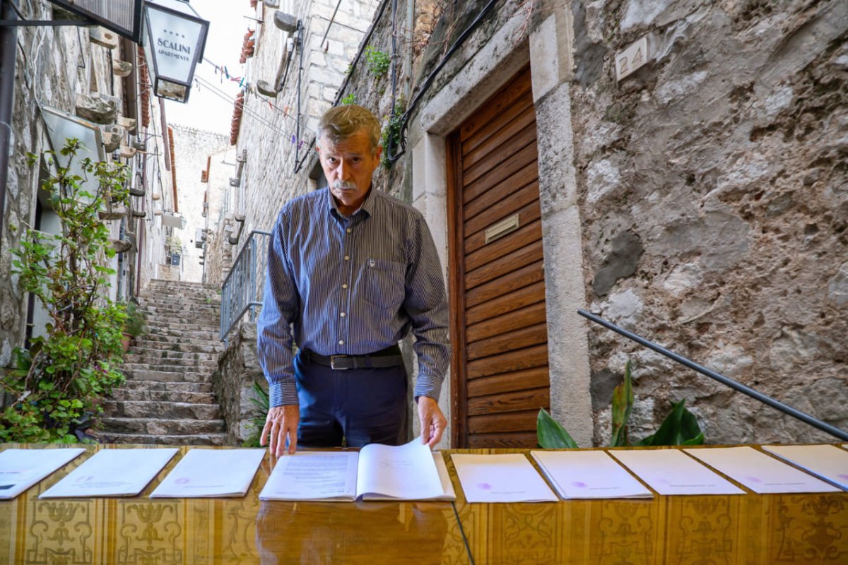 OBITELJ SDP-OVE VIJEĆNICE ANITE BONAČIĆ OBRADOVIĆ OSTALA BEZ DOZVOLE ZA AFITAVANJE U PALMOTIĆEVOJ