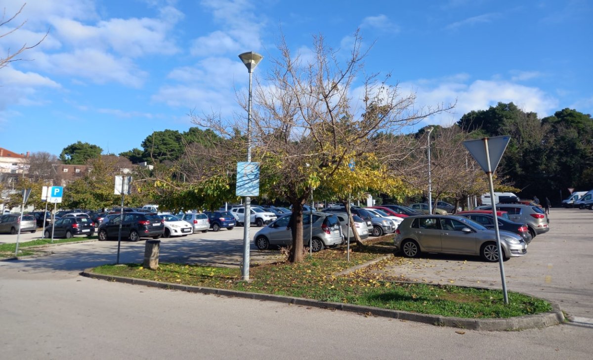NAJKASNIJE U PRVIM DANIMA RUJNA PONOVO POČINJE NAPLATA PARKINGA ISPRED BOLNICE