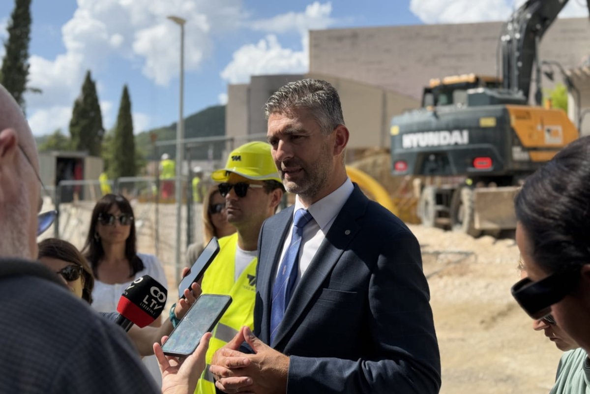 CESTA TAMARIĆ USKORO ĆE DOBITI UPORABNU DOZVOLU, GRADONAČELNIK FRANKOVIĆ OBIŠAO RADOVE NA DOGRADNJI OŠ MOKOŠICA