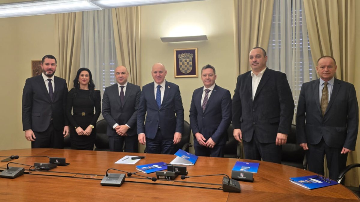 POTPISAN UGOVOR ZA OBNOVU ZGRADE AMBULANTE U KUNI PELJEŠKOJ