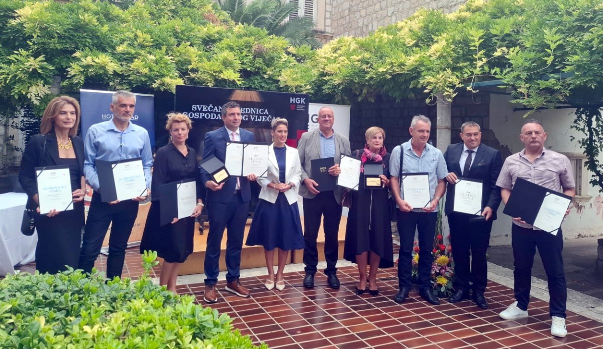 NAGRADE HGK – ŽK DUBROVNIK: HOTELU LAPAD PRIZNANJE ZA 110 GODINA POSTOJANJA