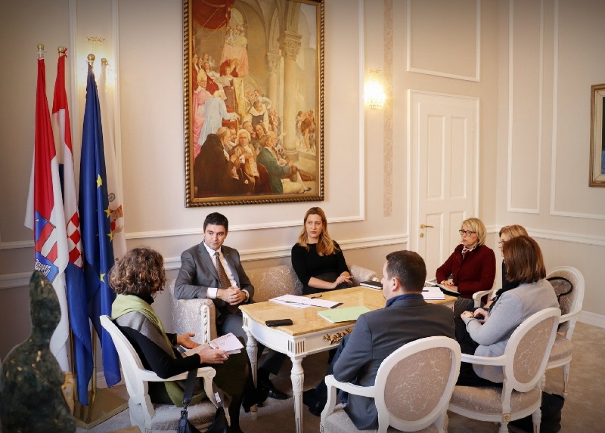Gradonačelnik Franković i ministrica Obuljen Koržinek o obnovi Orlandovog stupa