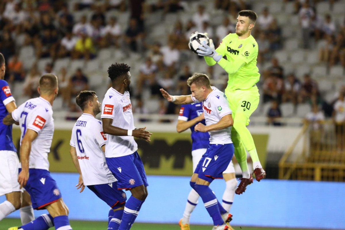 Debi Dubrovčanina Karla Sentića na golu Hajduka na Poljudu