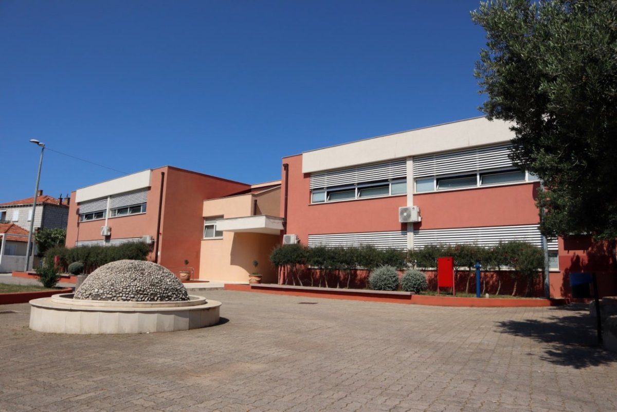 ODOBRENO VIŠE OD POLA MILIJUNA EURA ZA ENERGETSKU OBNOVU OŠ MARINA DRŽIĆA – ŠKOLE S POSEBNIM PROGRAMOM