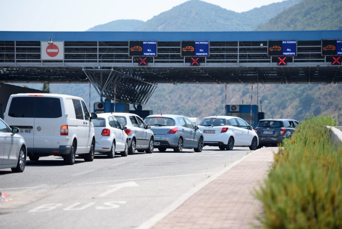 NA DVA GRANIČNA PRIJELAZA S CRNOM GOROM 22 POSTO VIŠE PUTNIKA ZA VIKEND