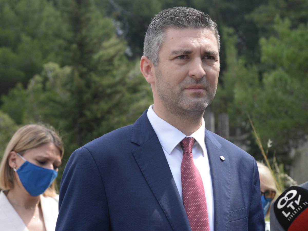 Franković prozvao Vlahušića da koristi djecu za političku borbu i poručio mu: „Ti si jedan najobičniji jadnik”