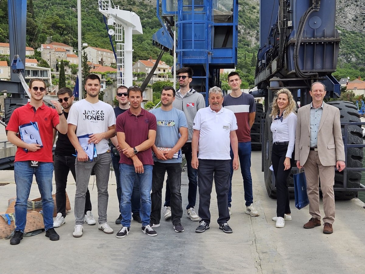 STUDENTI POMORSKOG FAKULTETA POSJETILI ACI MARINU U KOMOLCU