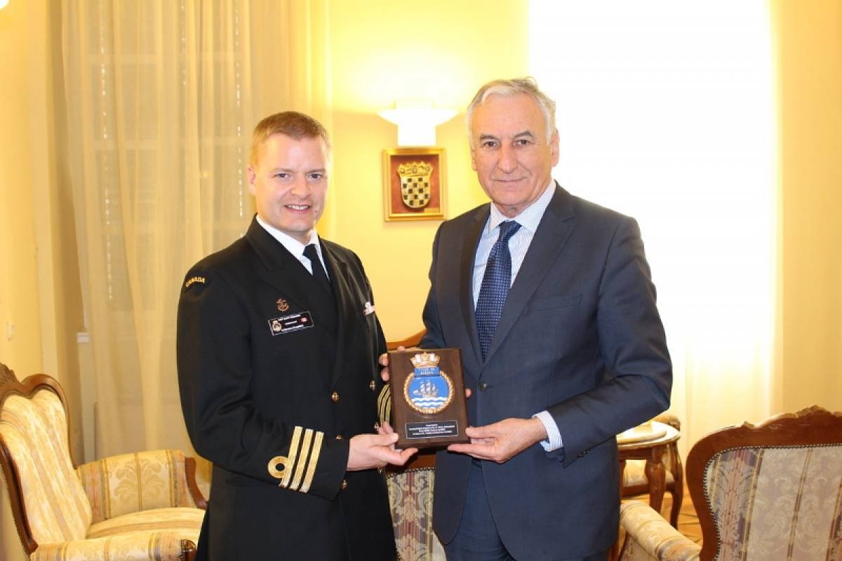 Župan Dobroslavić primio u posjet zapovjednika broda kanadske fregate Scotta Robinsona