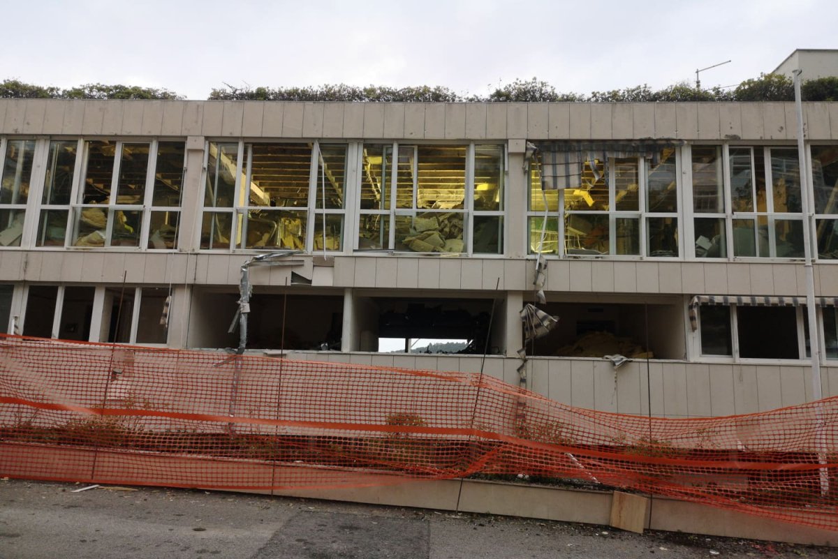 NA GRADILIŠTU HOTELA ARGENTINA OZLIJEĐEN RADNIK