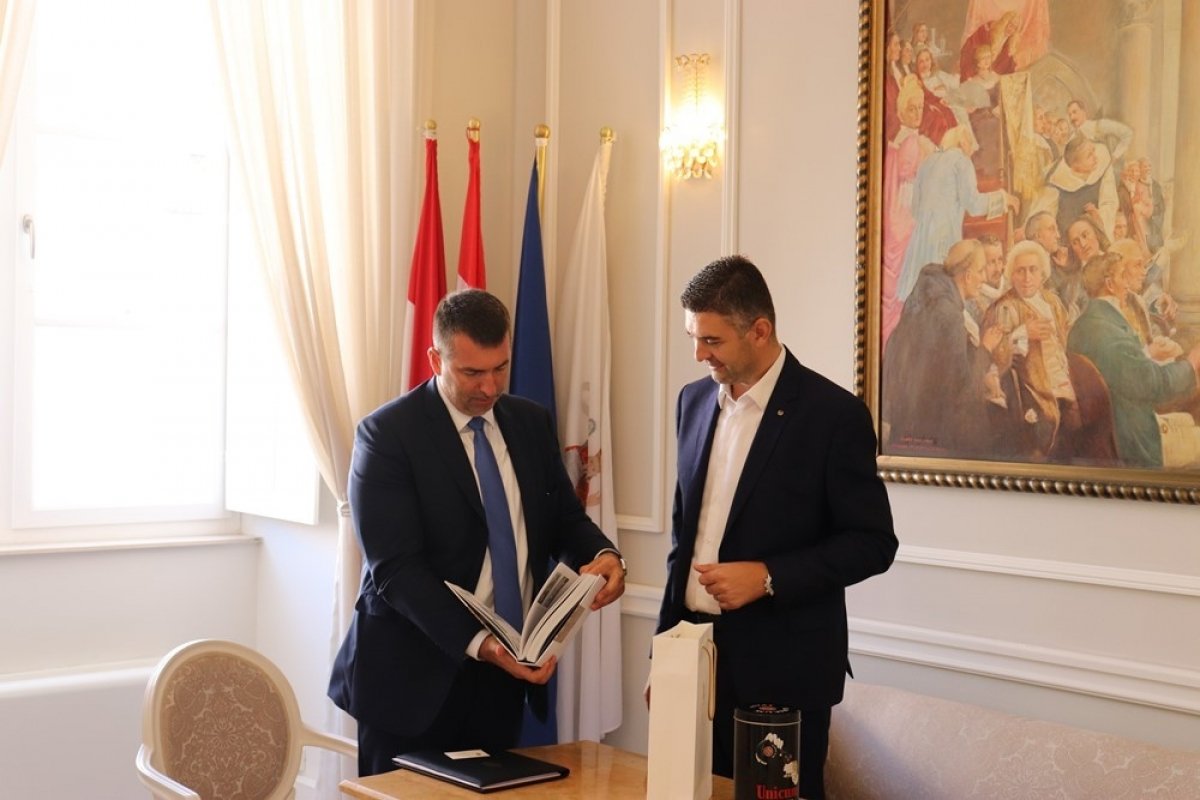 Mađarski veleposlanik Csaba Demcsák na prijemu kod gradonačelnika Frankovića