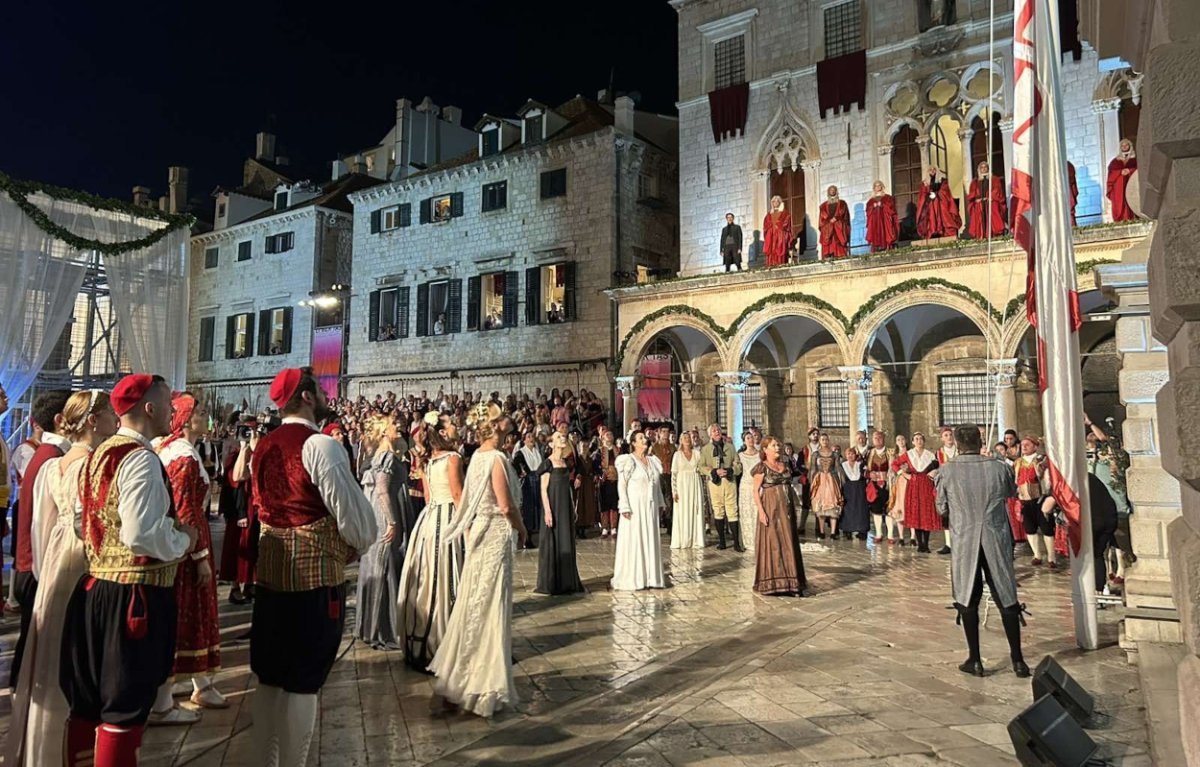 DIZGRACIJA NA OTVARANJU, VIŠNJIĆ ZABORAVIO STIHOVE HIMNE SLOBODI, POSLUŠAJTE