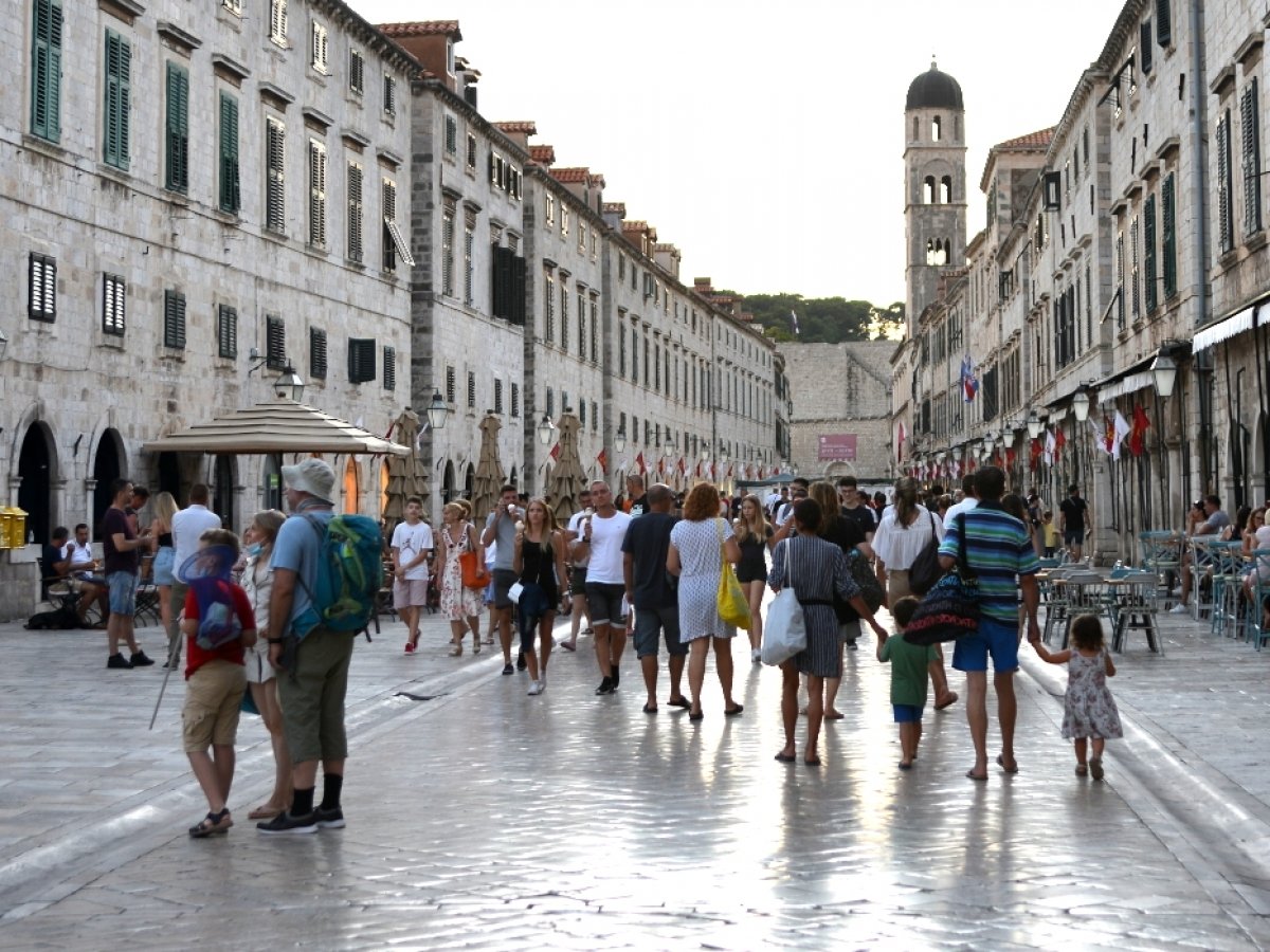 Grad Dubrovnik spreman je platiti testiranja na COVID britanskim turistima