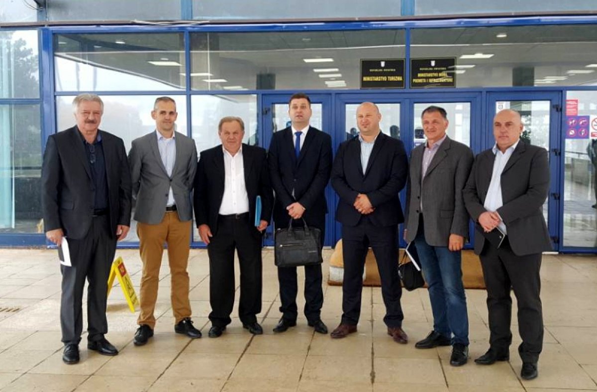 Taksisti tuže RH; Miletić: Dovedeni smo pred zid