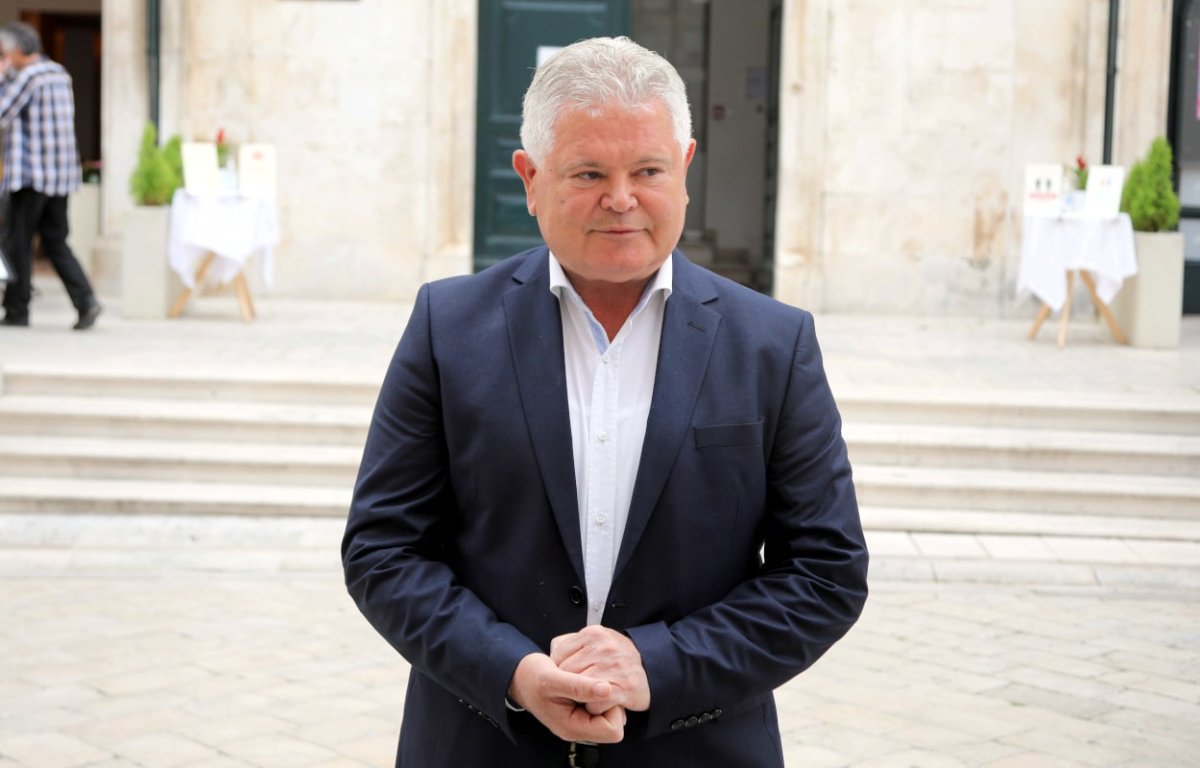 VLAHUŠIĆ SE KAO DUGOGODIŠNJI GRADONAČELNIK ISPRIČAO ZBOG FRANKOVIĆEVOG POSTUPKA