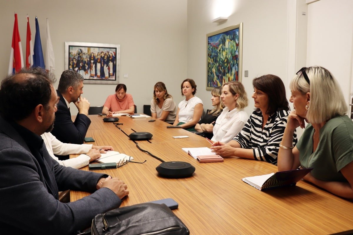 U KLUPE DUBROVAČKIH OSNOVNIH ŠKOLA SJEST ĆE 437 PRVAŠIĆA