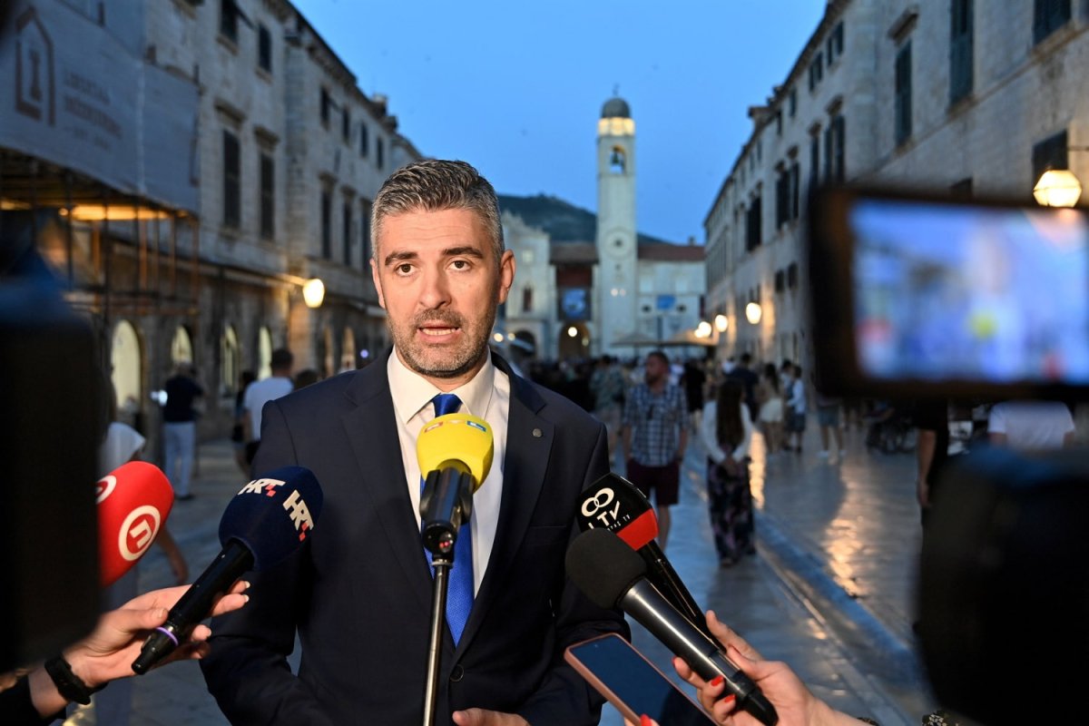 GRADONAČELNIK FRANKOVIĆ: PREDLAŽEM MARINU KRSTULOVIĆU DA POKUPI SVOJE ČIKOVE I SMEĆE KOJE ODLAŽE KAD ZA TO NIJE VRIJEME