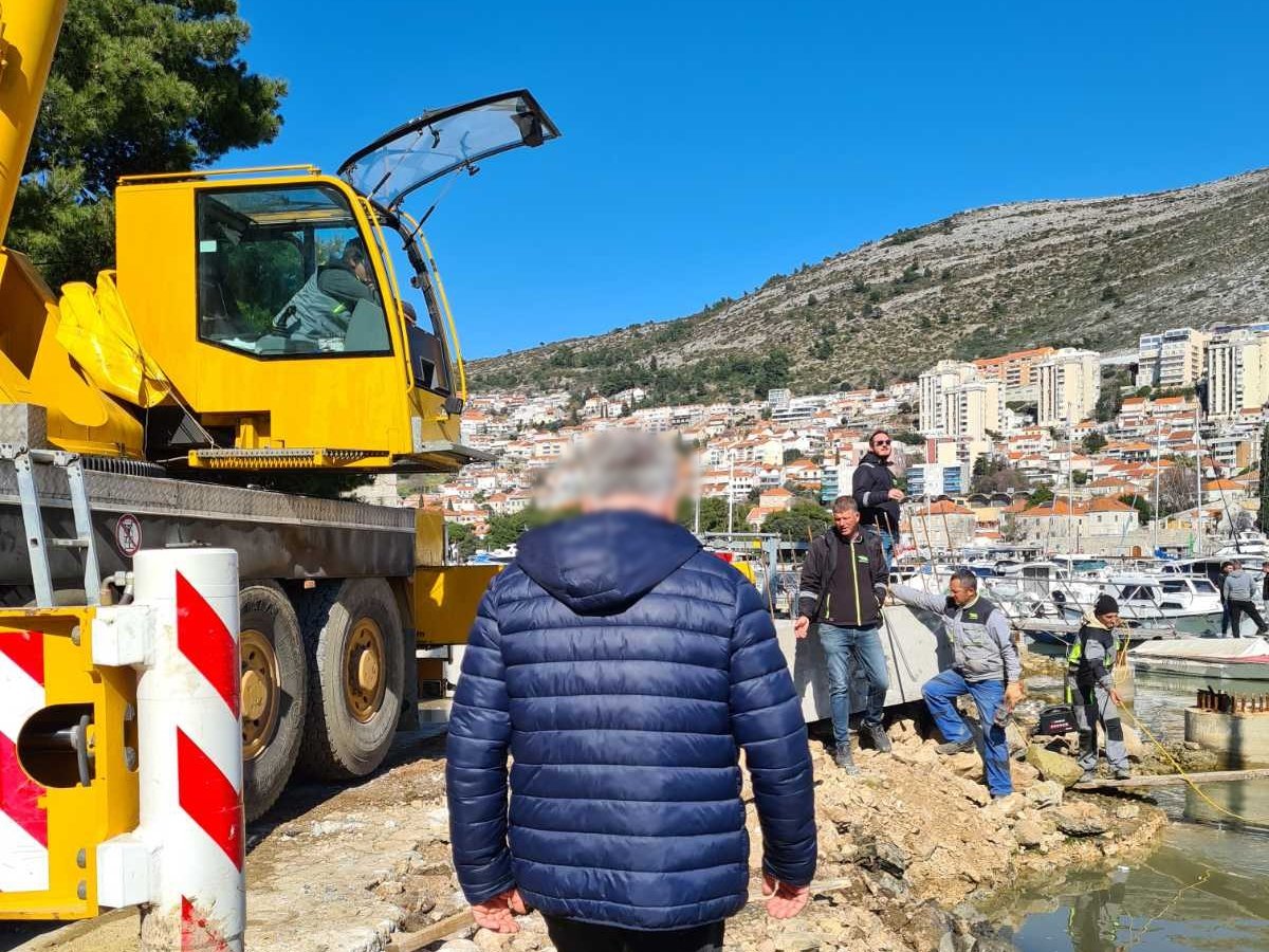 Iz Grada upozoravaju: Ne prolazite Lapadskom obalom, opasno je