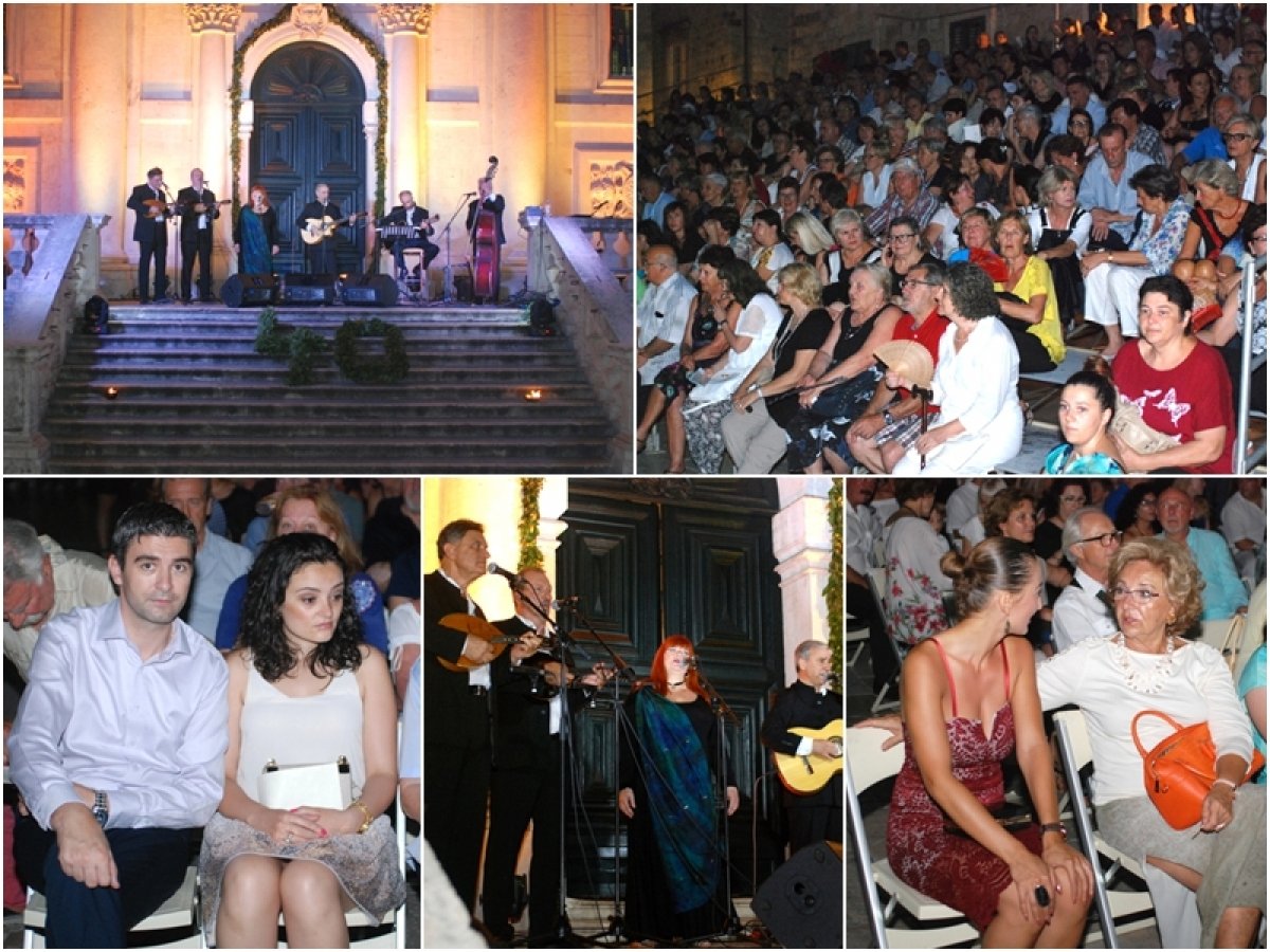 Klapa Ragusa na Stradunu