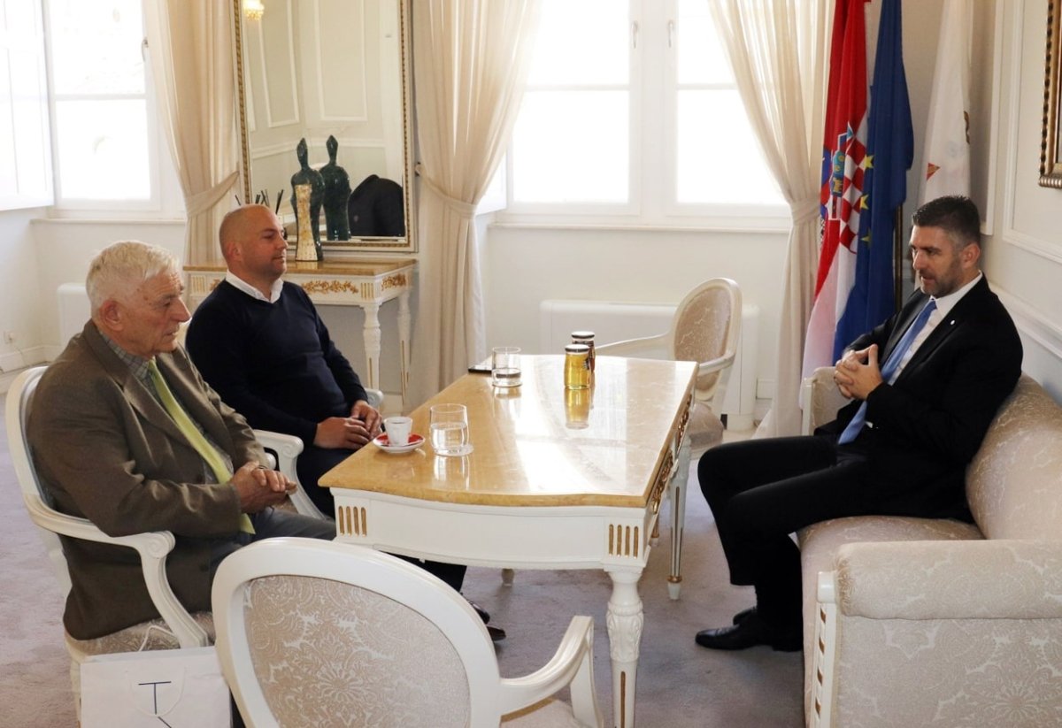 U DUBROVNIKU ĆE SE ODRŽATI IZLOŽBA O PČELAMA, O TOME SE DANAS GOVORILO I KOD GRADONAČELNIKA