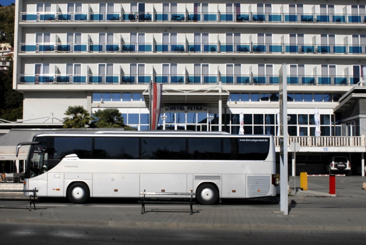 Svakodnevna slika u Gružu: Je li potrebno čekati kraj sezone za uvođenje reda na prometnicama?