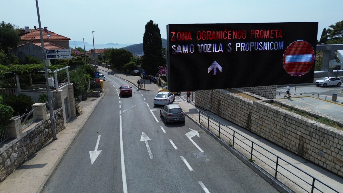 PIŠU SE KAZNE ZA ULAZAK U ZONU POSEBNOG REŽIMA: 1700 prekršitelja, jednoj taksi tvrtki na naplatu dolazi 96.380 eura