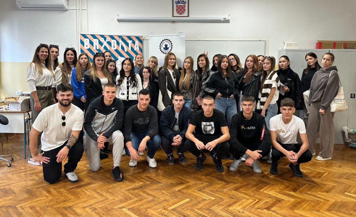 BRADATA AUKCIJA; HUMANITARNO BRIJANJE U OBRTNIČKOJ I TEHNIČKOJ ŠKOLI DUBROVNIK