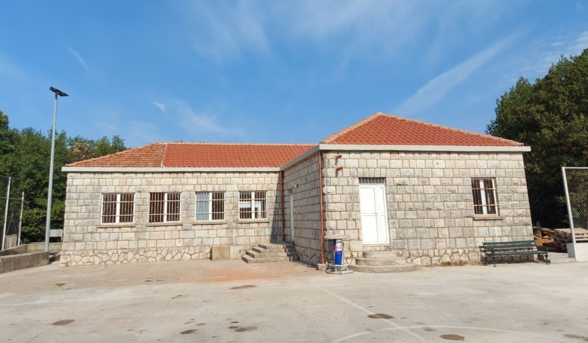 NOVI KROV DRUŠTVENOG DOMA U MRČEVU