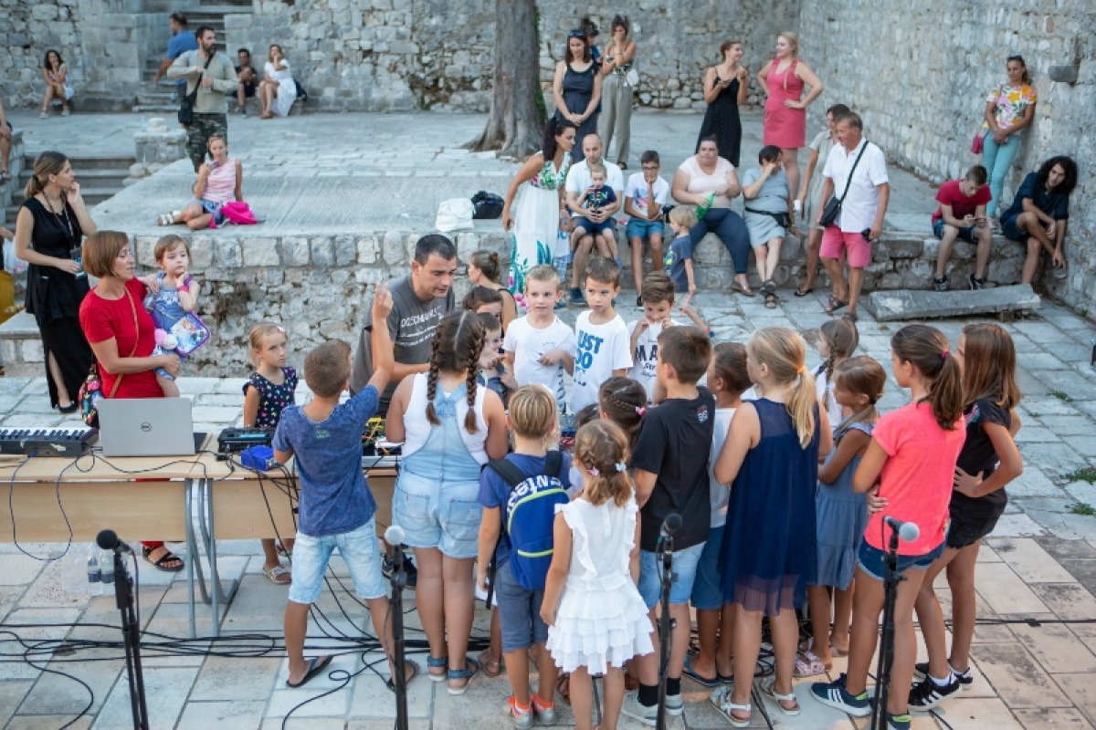 Zabavna i edukativna "Tvornica zvuka" oduševila mališane
