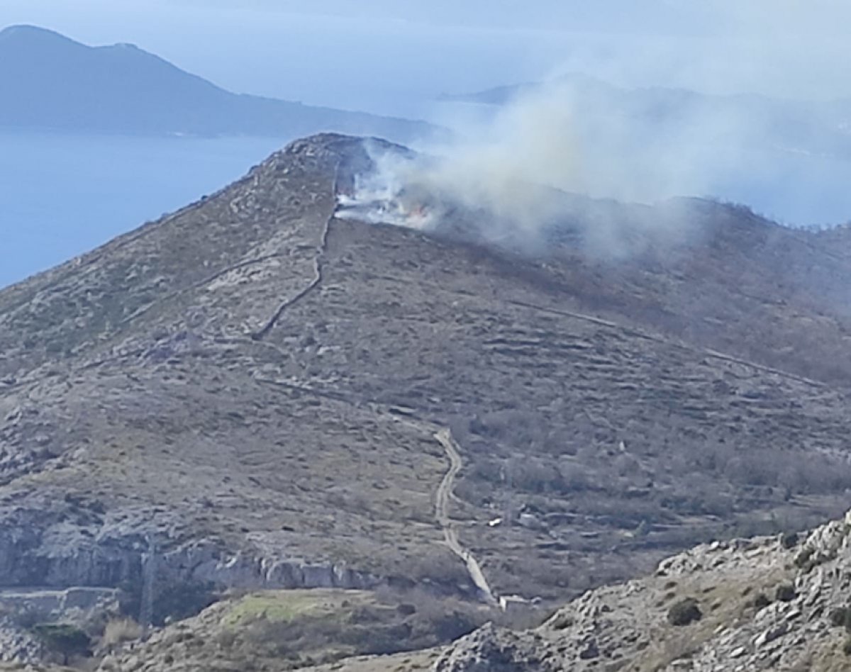 Manji požar iznad Močiljske špilje brzo ugašen