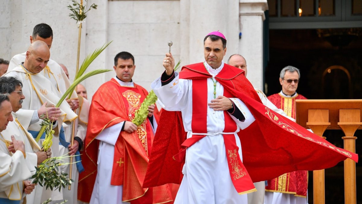 USKRSNA PORUKA BISKUPA DUBROVAČKOG: USKRSLI KRIST SVOJIM JE KRIŽEM OTVORIO VRATA NADE