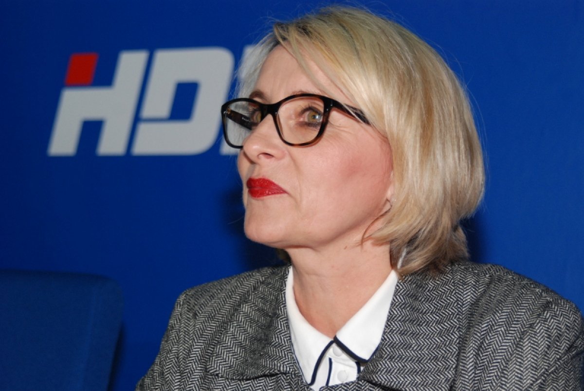 Jelka Tepšić političku karijeru započela govoreći neistinu; nije "sjela" ni članstvu