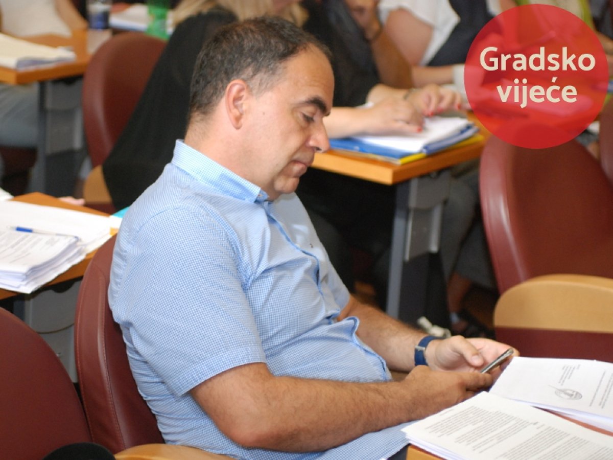 Ljubu Nikoliću smeta što su nastavljeni radovi na plaži u Uvali Lapad; Franković najavio otvaranje 10. srpnja