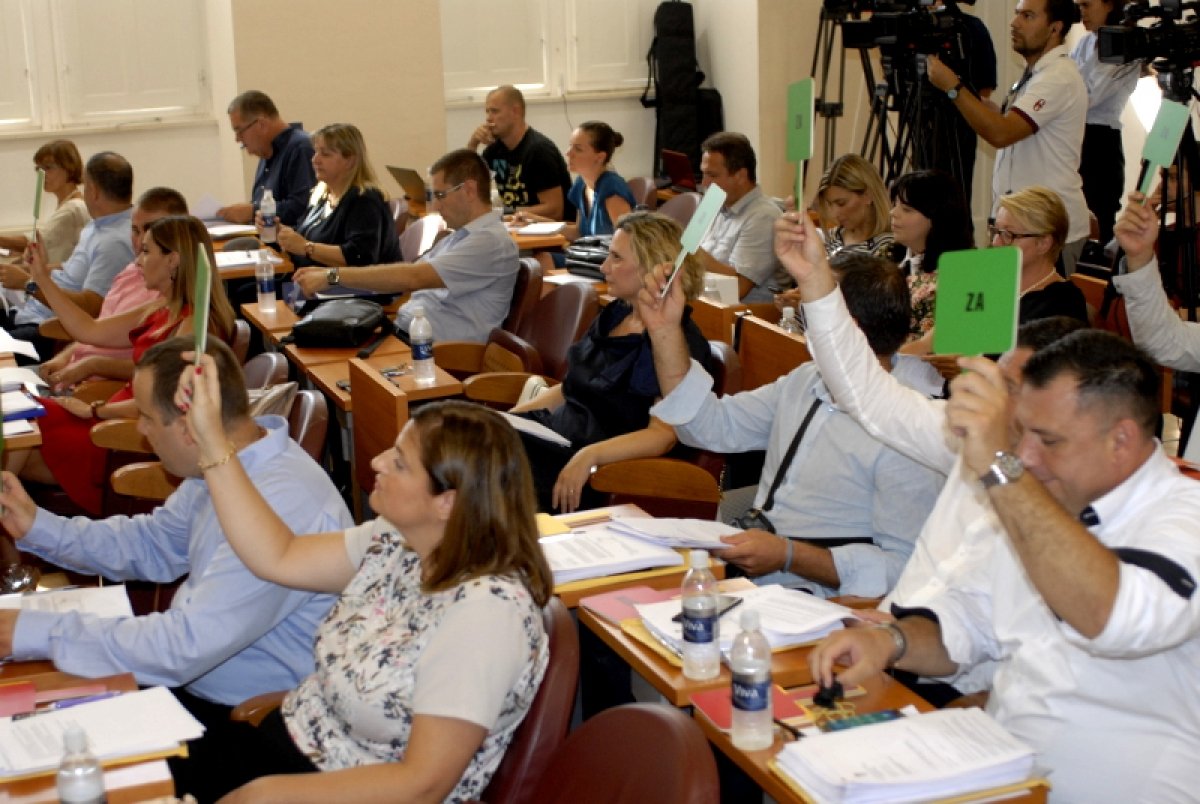 Pad servera omeo održavanje sjednice Gradskog vijeća; rebalans pred vijećnike ipak do kraja mjeseca