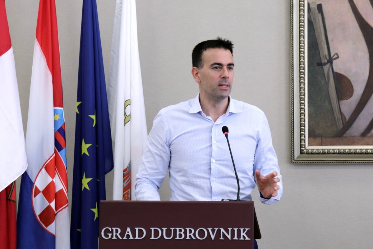 ŽELJKO RAGUŽ: I OVA VIKTORIJA ĆE ZABLJESNUTI PA NESTATI, A  DUSTRA JE KONSTANTA
