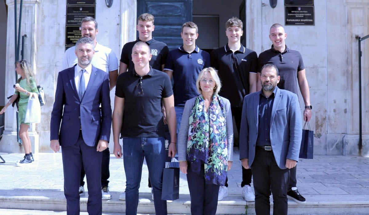 MLADI ZLATNI VATERPOLISTI NA PRIJEMU KOD GRADONAČELNIKA FRANKOVIĆA