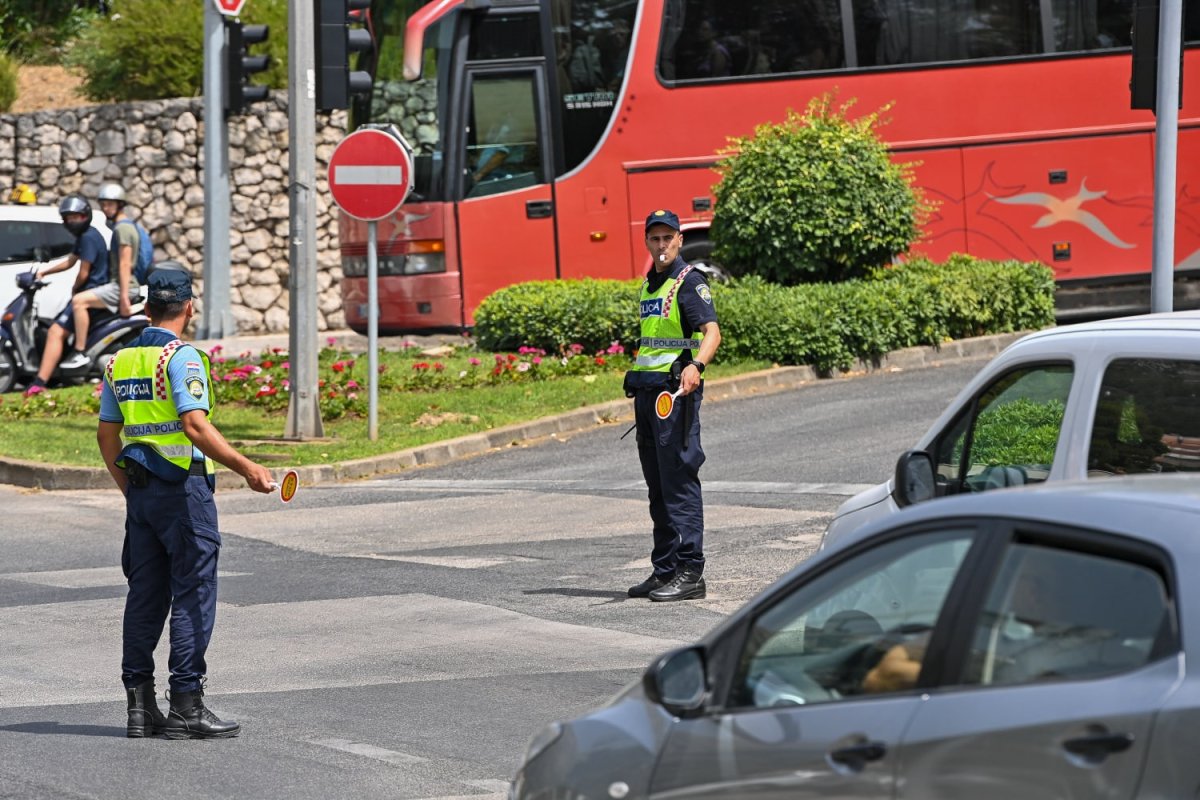 OČEKUJE SE KAOS: POLICIJA POZIVA DUBROVČANE DA SE U SRIJEDU NIGDJE NE VOZE OSOBNIM AUTOMOBILIMA AKO NE MORAJU