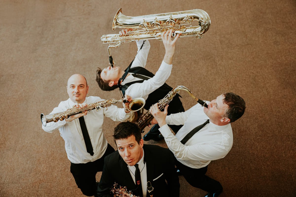 KVARTET SAKSOFONISTA PAPANDOPULO NASTUPA U DVORU