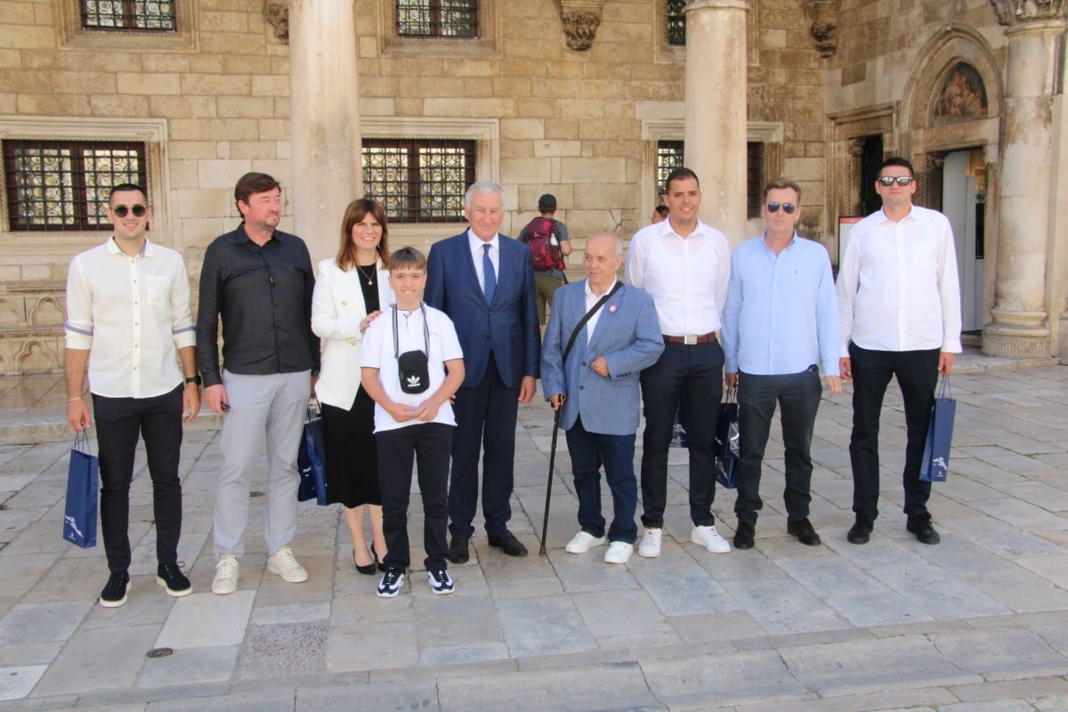 ŽUPAN DOBROSLAVIĆ PRIREDIO PRIJEM ZA ČLANOVE STK LIBERTAS MARINKOLOR