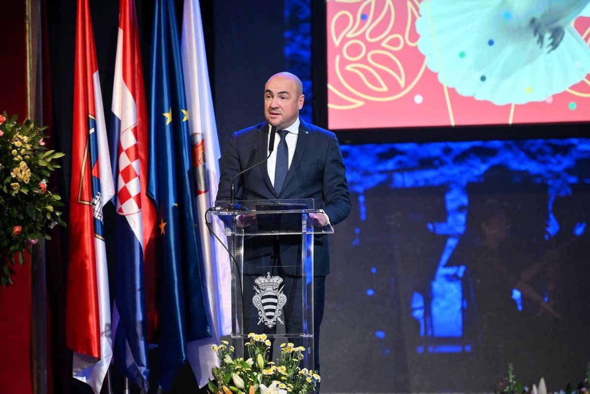 ŽUPAN PEZO OBEĆAO MUKTE ŠPORKE MAKARULE