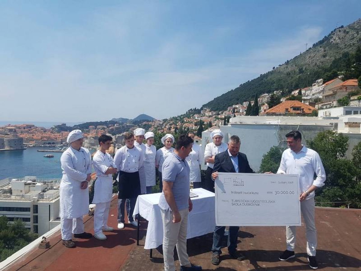 Udruga ugostitelja donirala 30 tisuća kuna Turističkoj i ugostiteljskoj školi