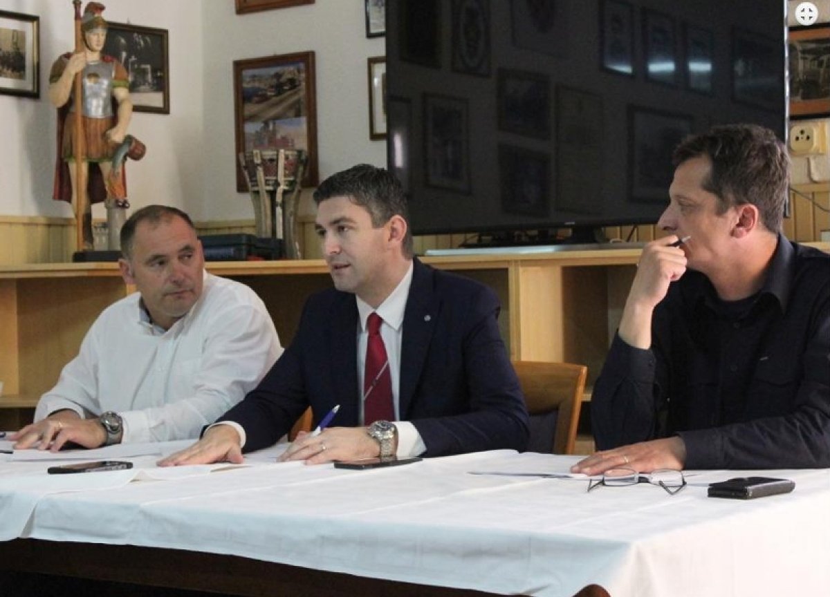 Grad uskoro kupuje vatrogasni brod