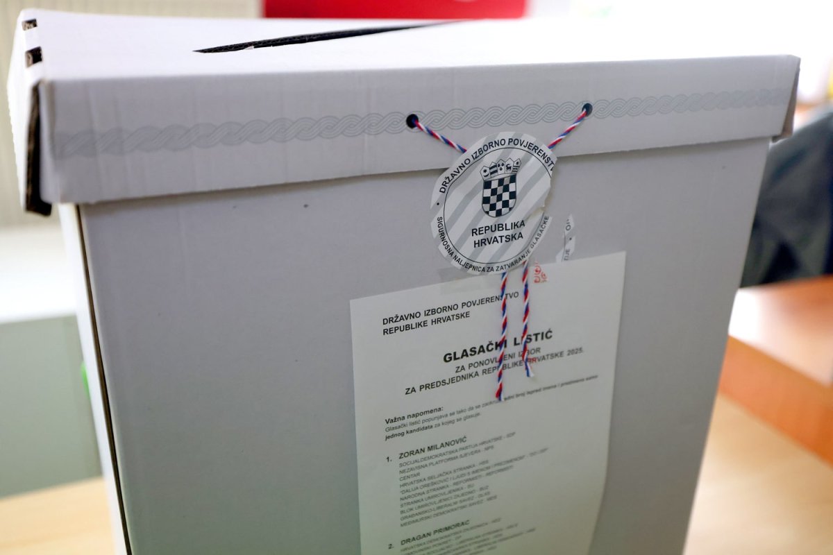 STARIJI MUŠKARAC UMRO NA BIRAČKOM MJESTU