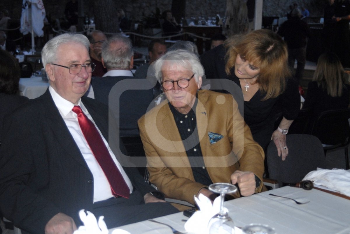 Skup nezavisne liste Luke Korde; potporu dali Tereza Kesovija i Đelo Jusić