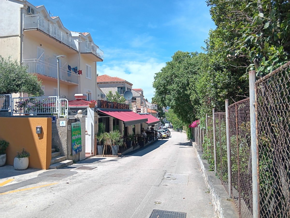 TROTOAR U BOURBONU, DA ILI NE, ODLUKA ĆE BITI NA STANOVNICIMA